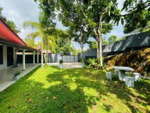 a backyard with a picnic table and grass at Villa One Hikkaduwa in Hikkaduwa