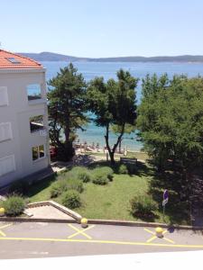 a building with a view of a beach and the ocean at Apartment Svetlana in Selce