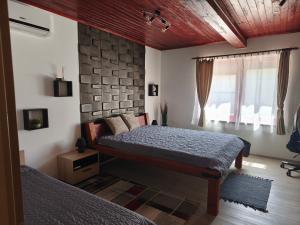 a bedroom with a bed and a window at Holdvirág Vendégház in Jánoshalma