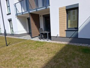 a house with a table and a chair in the yard at U Rudobrodego in Pogórze