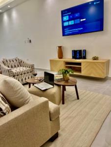 a living room with a couch and a tv at Torre meridt in Santo Domingo