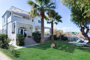 Gallery image of Big Blue Seafront Villa in Kissamos