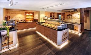Kuchnia lub aneks kuchenny w obiekcie Aktivhotel Waldhof
