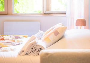 a white bed with blankets and pillows on it at L'escale - proche Homme de Fer in Strasbourg +13 photos