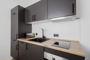 a kitchen with a sink and a counter top at Danube Rooms Abteistrasse - Self Checkin - kostenlos Parken direkt an der Unterkunft - Ideal für Geschäftsreisende und Städtetrips in Passau
