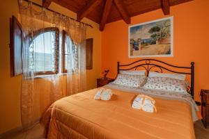 a bedroom with a bed with two towels on it at Villa Nigro in Laureana Cilento