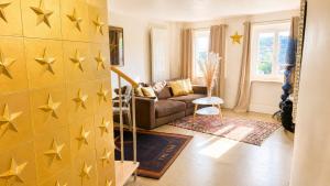 a living room with a couch and stars on the wall at AjoieSpa in Porrentruy