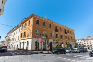 a building on a street with cars parked in front of it at Via Roma Rooms Guesthouse in Sassari