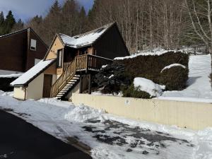 a log cabin in the winter with snow on the ground at chalet du mouflon au bec aigle in Le Lioran