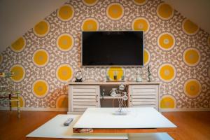 a living room with a flat screen tv on a wall at IDDup Atrium in Oreye +10 photos