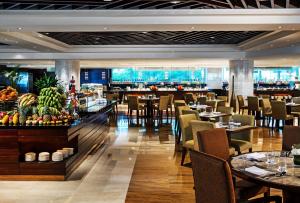 a restaurant with tables and chairs and a bar at Swiss Grand Nanchang in Nanchang