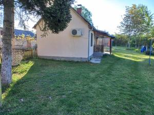 a small house with a fence next to a yard at Vasin Šib in Crna Bara