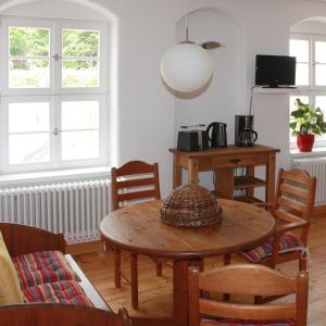 a dining room with a table and chairs at Domblick an der Freiheit in Meißen