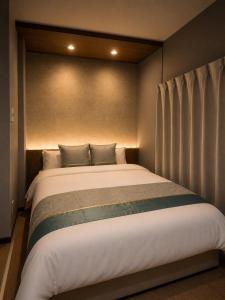 a bedroom with a large bed in a room at 将軍町家 in Nagoya