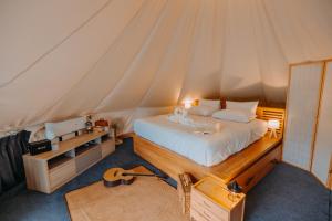 a bedroom with a bed in a tent at เดอะเฌอร์ โฮมสเตย์-The Sher in Ban Thung Phan Ha +26 photos