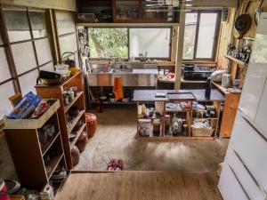 a view of a kitchen with a sink and a counter at 竜野園藝 in Kamimashiki