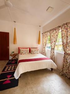 a bedroom with a bed and a window at Solitude in Sri Jayewardenepura Kotte