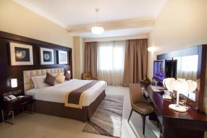 Postel nebo postele na pokoji v ubytování Premier Hotel