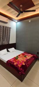 a bed in a room with a ceiling fan at Om Dayama Please in Khātu