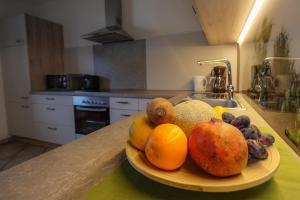 a plate of fruit on a counter in a kitchen at Haus Hubertus in Radnig