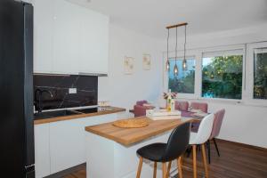 a kitchen and dining room with a table and chairs at Apartment Matko in Ploče +29 photos