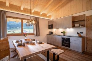 a kitchen with a wooden table in a room at S'Mitterer in Itter