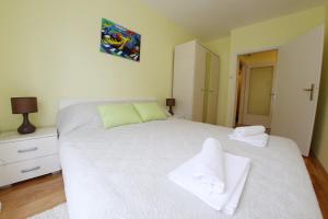 Ein Bett oder Betten in einem Zimmer der Unterkunft Apartment Zubčić
