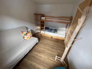 a small bedroom with two bunk beds and a bed at Le balcon du Chemin des Vignes ! in Bozel