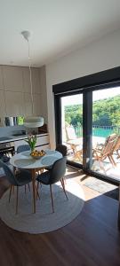a kitchen and dining room with a table and chairs at Rivera House Mrežnica in Generalski Stol