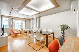 a dining room with a table and chairs at Sapporo Nakajima Parkhouse in Sapporo