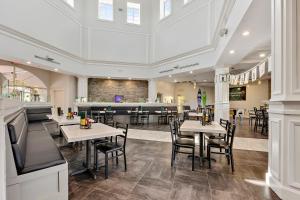 a restaurant with tables and chairs and a bar at 25% Off 3BR Disney Area Villa in Davenport
