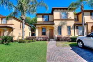 a house with palm trees in front of a driveway at 25% Off 3BR Disney Area Villa in Davenport