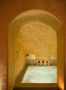 Letto o letti in una camera di Andromeda Villas & Spa Resort