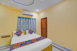 a bedroom with a bed and a window at FabHotel Sun Mint - Jubilee Hills in Hyderabad