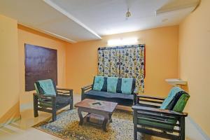 a living room with two chairs and a couch at FabHotel Sun Mint - Jubilee Hills in Hyderabad +23 photos