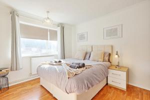 a bedroom with a large bed and a window at 1 bed, office space, private parking, contractors in Chelmsford