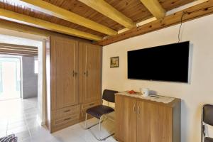 a living room with a flat screen tv on a wall at Villa Sissy in Kerames