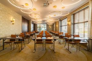 a large dining room with tables and chairs at Hotel DeSilva Premium Opole in Opole