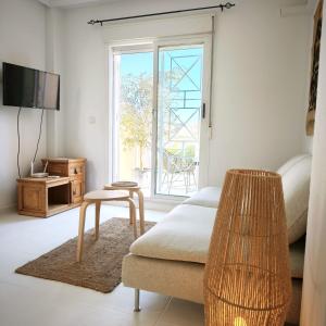 a living room with a couch and a table and a window at Bungalow con Encanto in Torrevieja