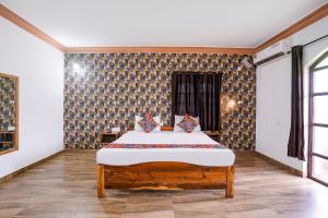 a bedroom with a bed in a room at Via Romeo's Stay - A Beach Property in Baga