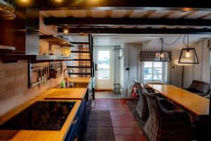 a kitchen with a counter and a counter top at Trysilfjellet Nord 1111B in Trysil