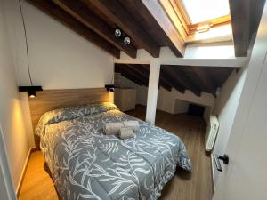a bedroom with a large bed in a attic at Raíces in La Alberca