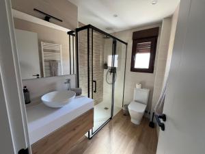 a bathroom with a sink and a shower and a toilet at Raíces in La Alberca +8 photos