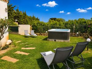 a yard with three chairs and a swimming pool at La Conia Sea View Retreat in Cannigione