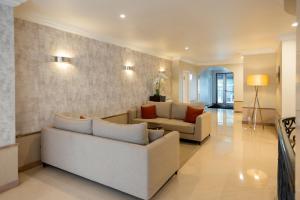 a living room with two white couches and a wall at Avenida de Fatima in Fátima