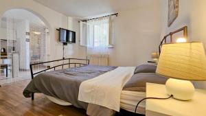 a bedroom with a bed and a table with a lamp at Ivanka Studio in Dajla
