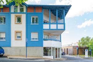 a blue and white building on a street at Plein soleil, Capbreton in Capbreton +12 photos