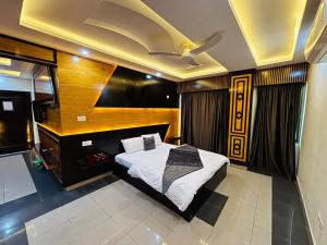 a bedroom with a large bed in a room at Sapphire Stays Hotel And Restaurant in Peshawar +39 photos