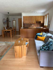 a living room with a couch and a table at Ferienwohnung Haus Ginseng in Davos