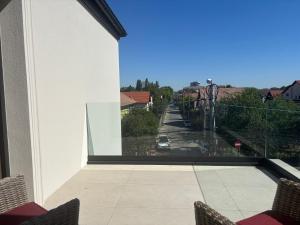 a balcony with chairs and a view of a street at Casa La Fayette in Timişoara
